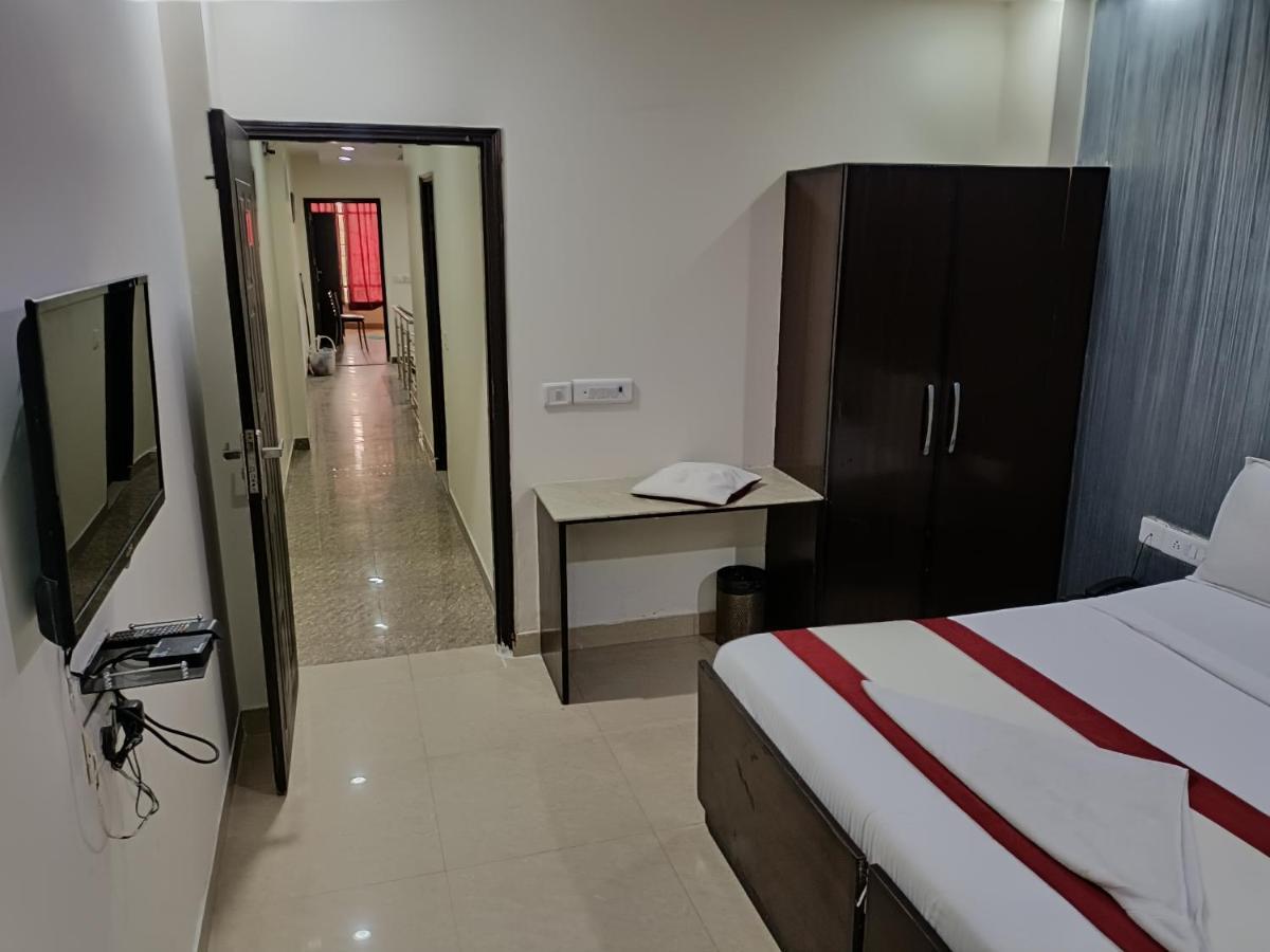 Hotel Marina Near Igi Airport Delhi New Delhi Buitenkant foto